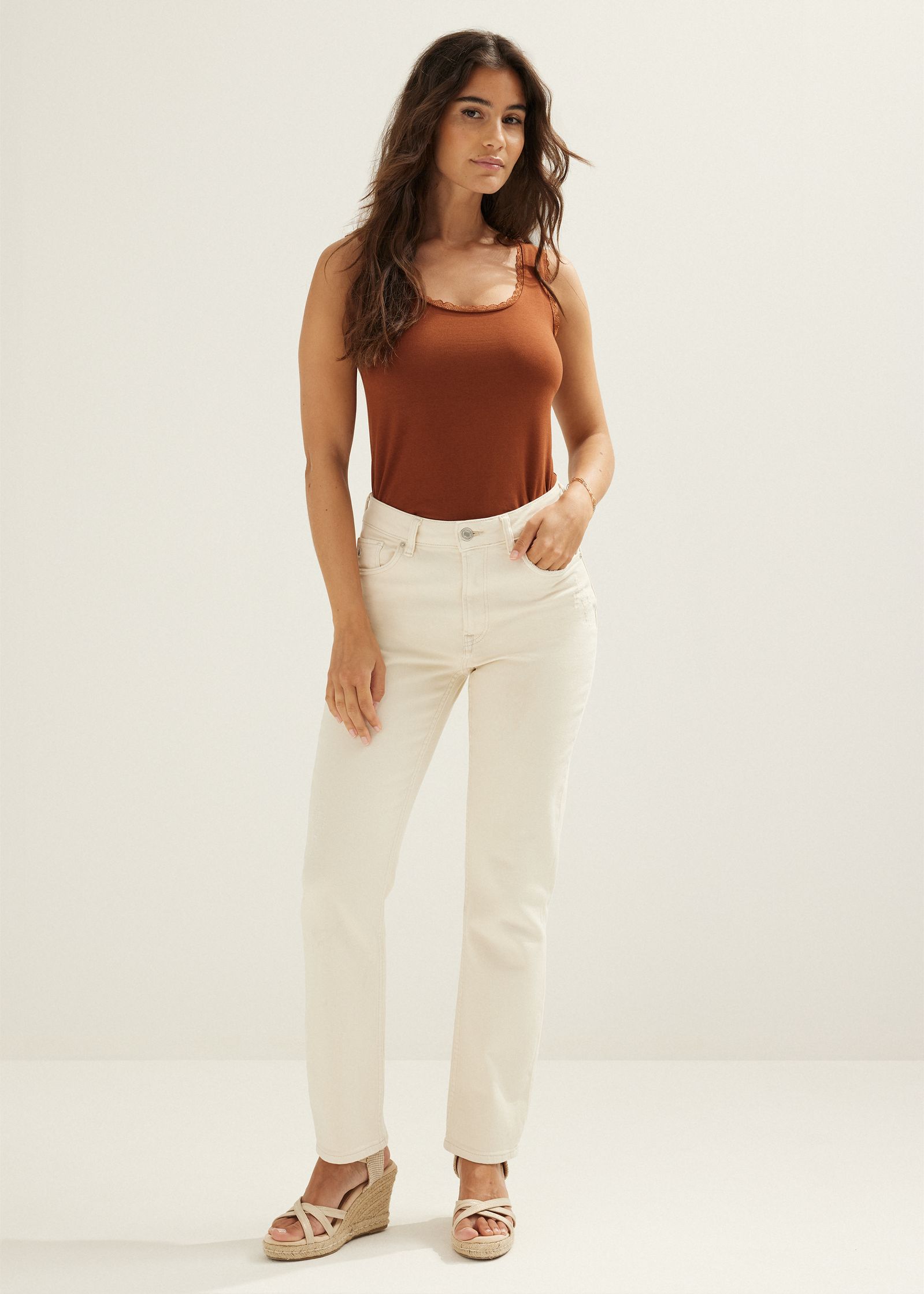Basic singlet met kant