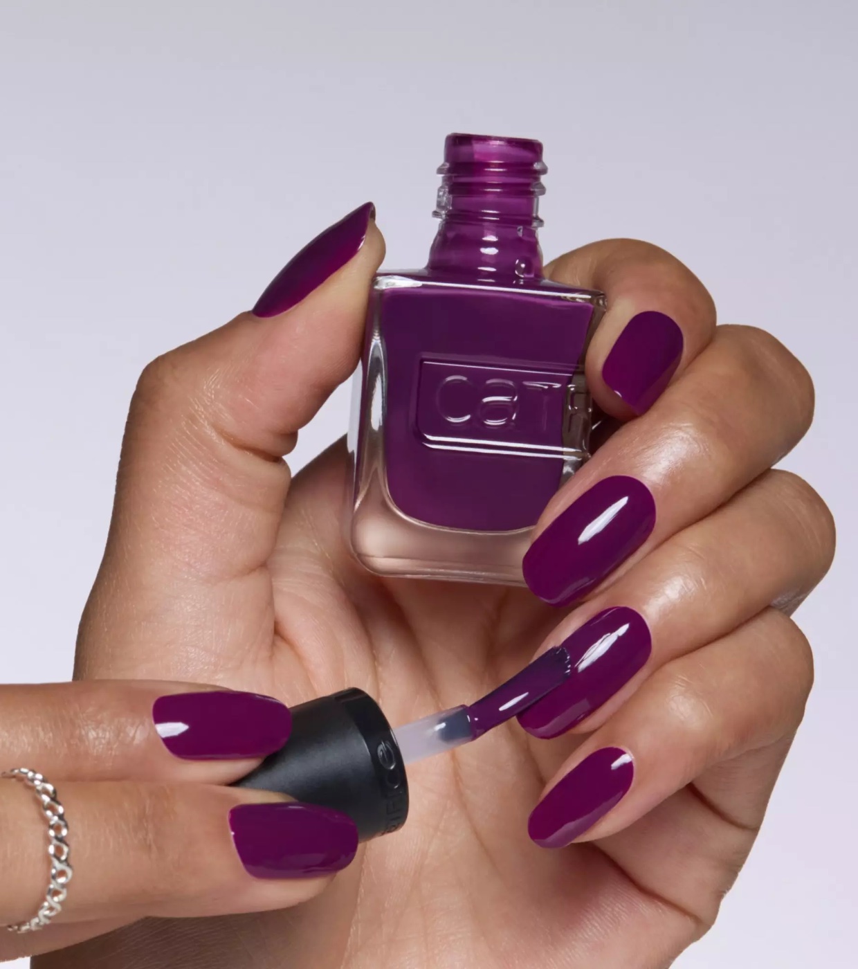 Catrice - Esmalte Gel Affair - 023: Plum-believable