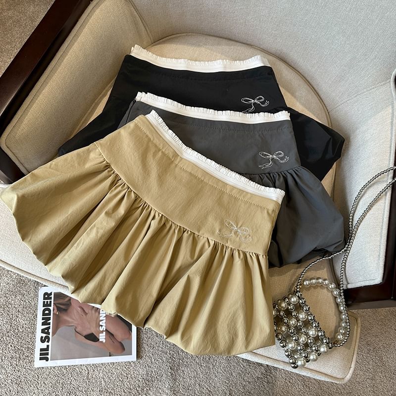 Bolgivy - Hoge taille rok met contrasterende rand en strikborduursel