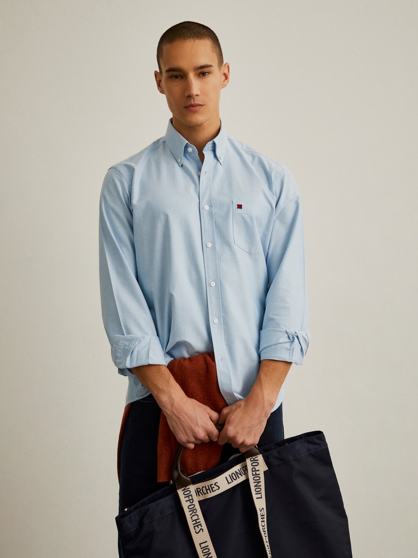 Camisa regular fit de algodão em cor lisa