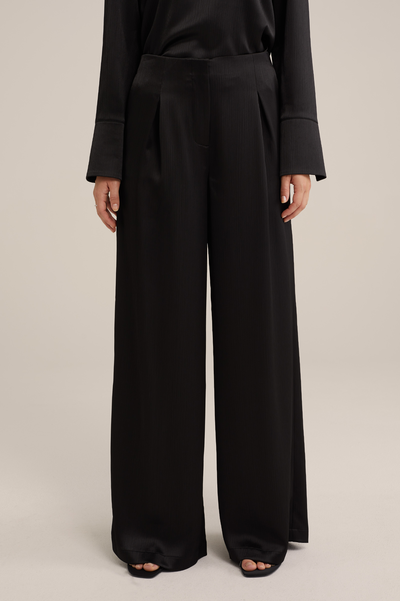 wide leg pantalon met satijnlook WE Fashion Zwart