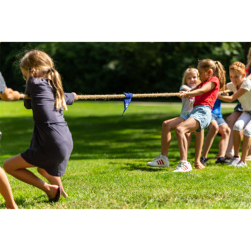 Outdoor play touwtrekken