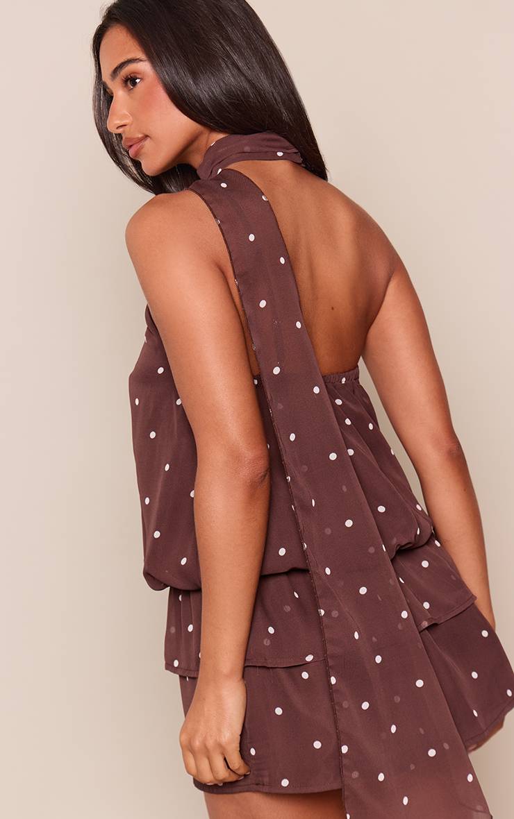 Chocolat Robe Courte Droite À Volants Avec Détail Foulard En Mousseline À Pois Petite