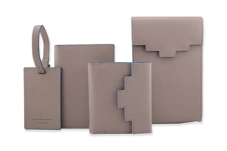 Stair Passport holder taupe Saffiano