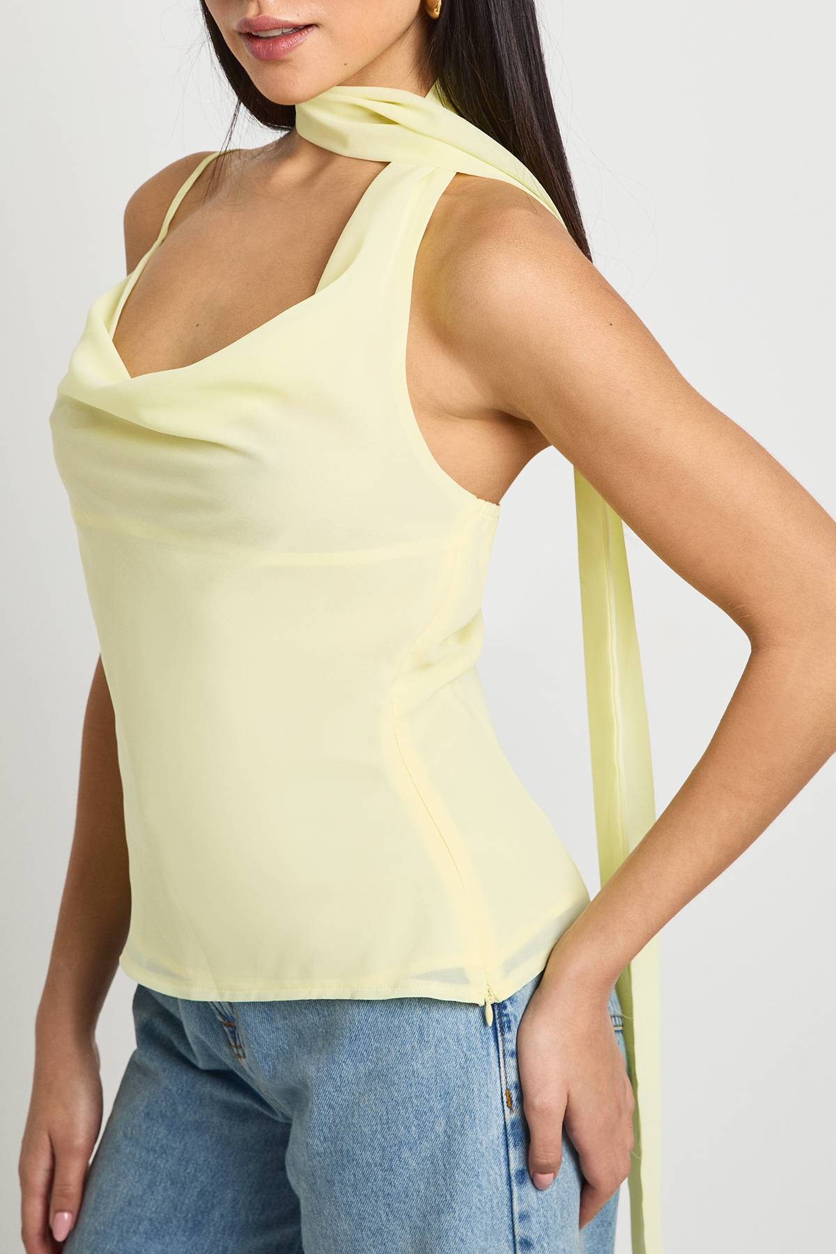 boohoo Haut Corset à Col Bénitier avec Détail Foulard en Mousseline