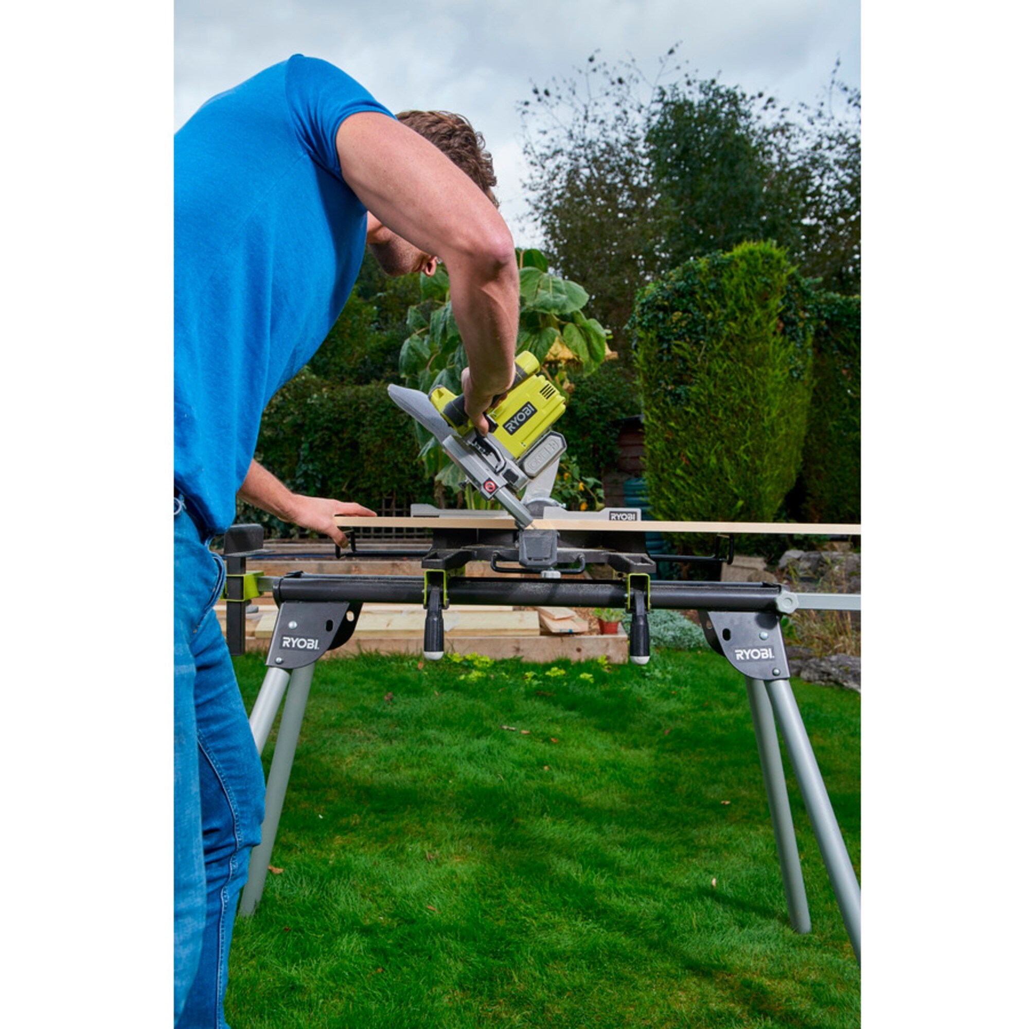 Ryobi Kapp-und Gehrungssäge ONE+ Akku-Kapp-und Gehrungssäge R18MS216-0, 18Volt