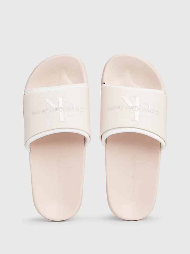 Chinelo com logotipo