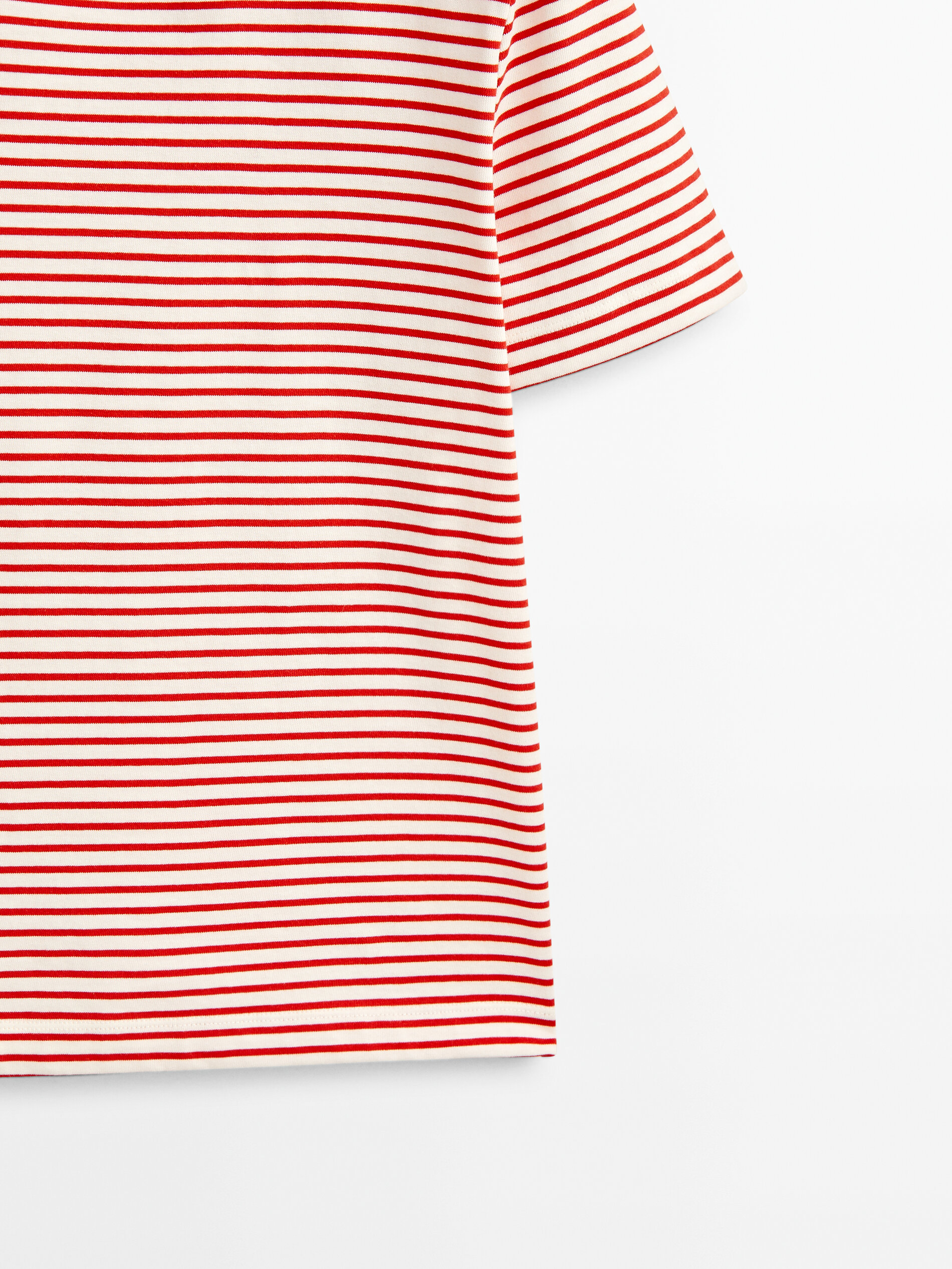 Camiseta de algodão com gola listrada contrastante - VERMELHA