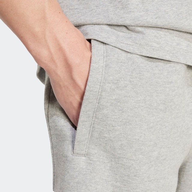 adidas Originals Shorts »ESS SHO«  Essential Sweat Shorts mit Logo, aus weichem French-Terry Material