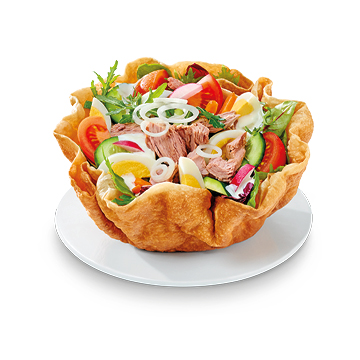 Salat mit Thunfisch in Tortilla-Bowl