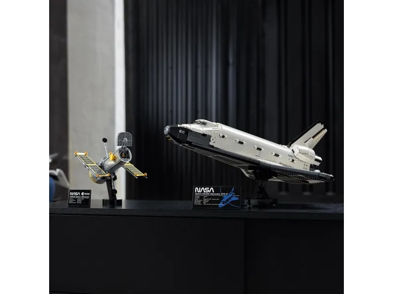 LEGO Creator Expert 10283 NASA Space Shuttle Discovery