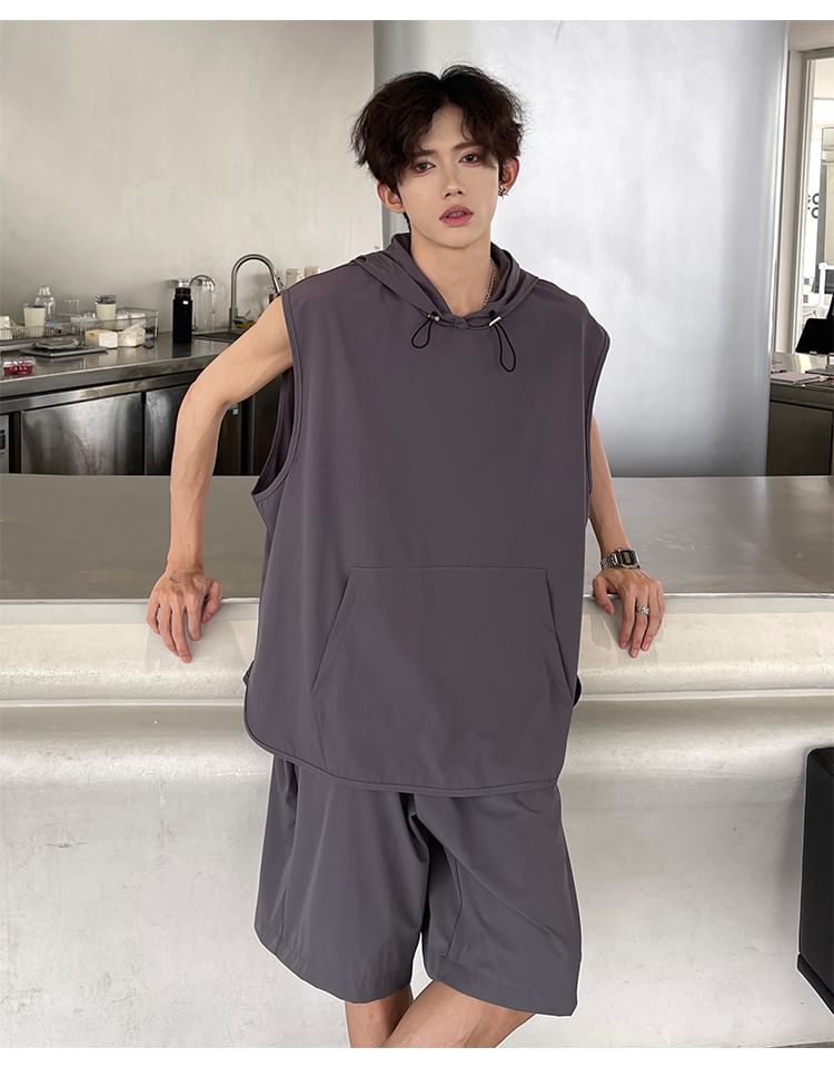 Freehop - Set: Effen tanktop met capuchon en trekkoord + shorts