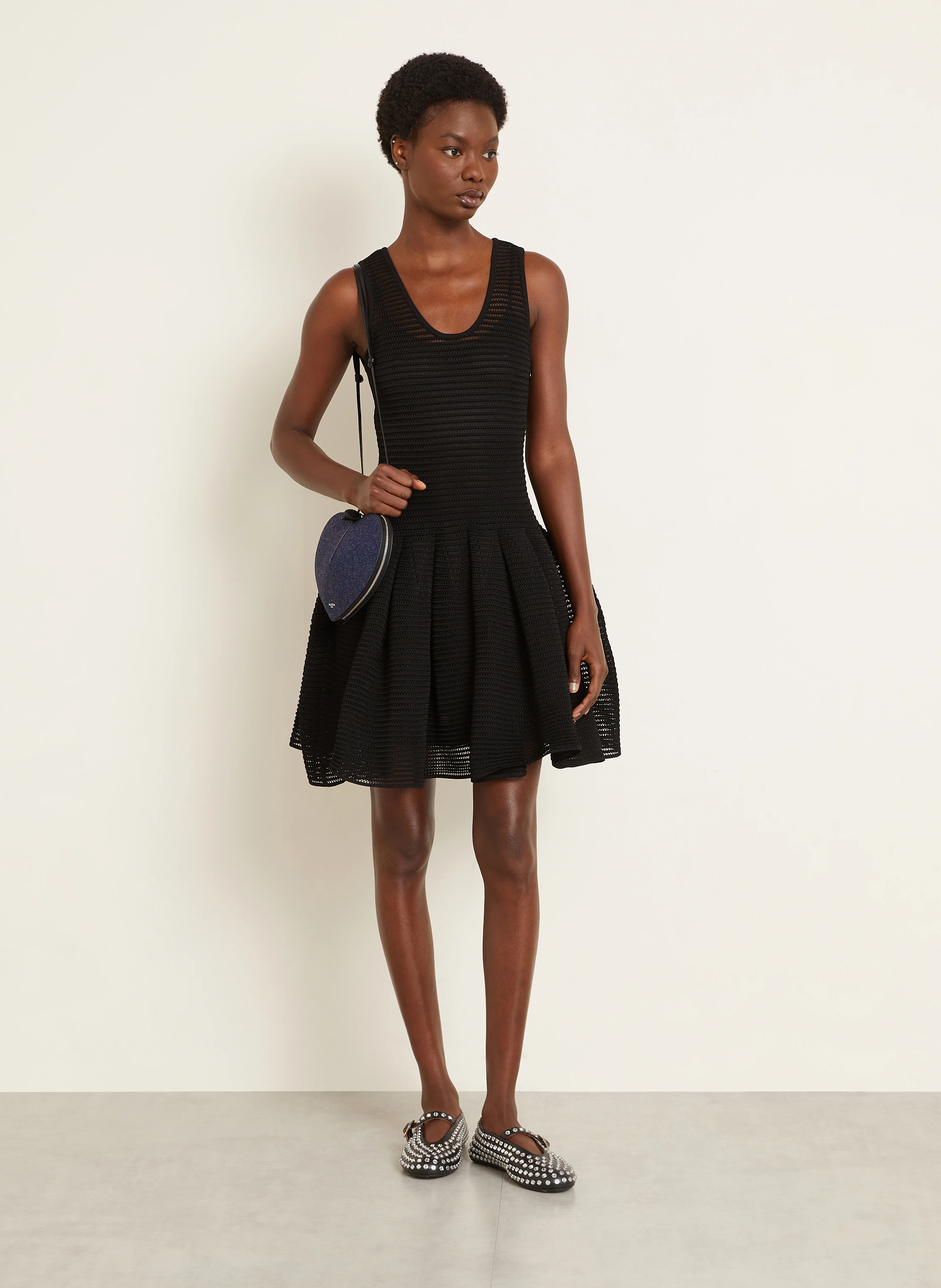 ALAÏA Umhängetasche LE COEUR in Jeansoptik