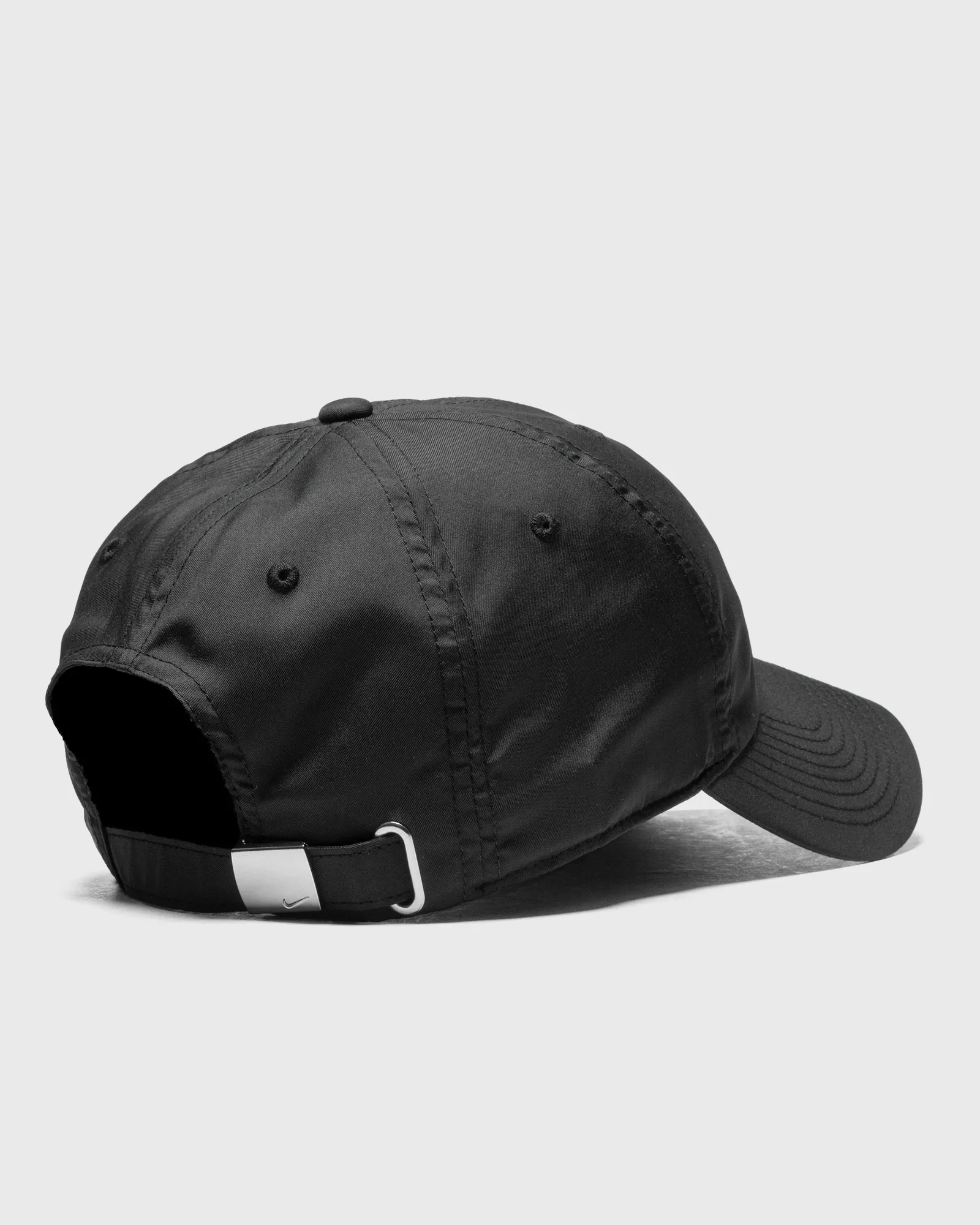 Nike Dri-FIT Club Unstructured Metal Swoosh Cap