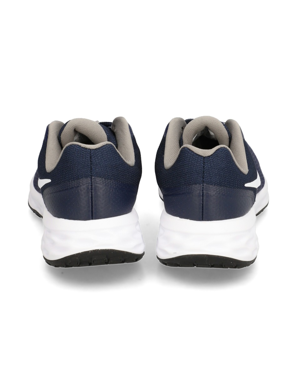 Nike Revolution 6