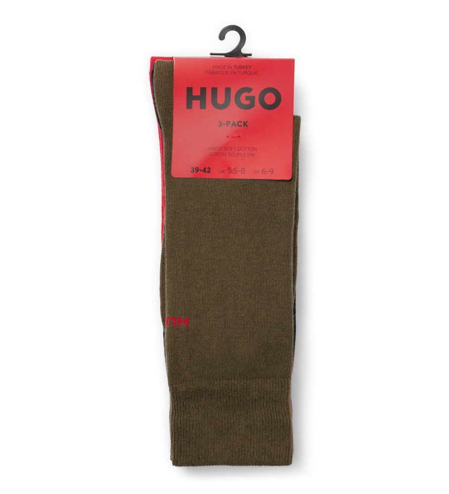 Pacote com 3 pares de meias compridas padrão HUGO, nas cores vermelha, marrom e preta.