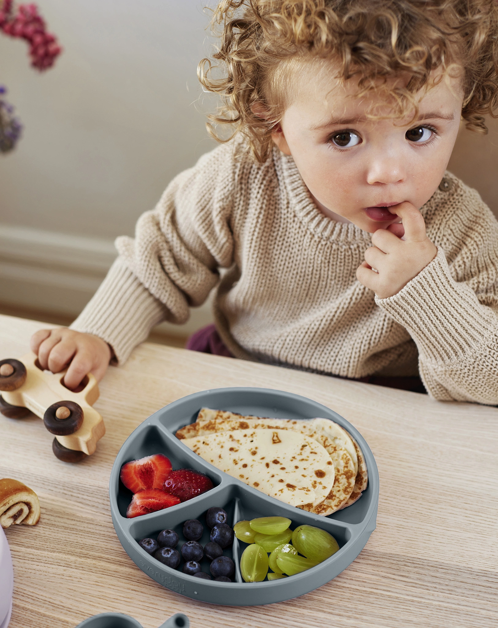 Silikon-Teller EVERYDAY BABY - EAT & LEARN mit Saugfuß in grün