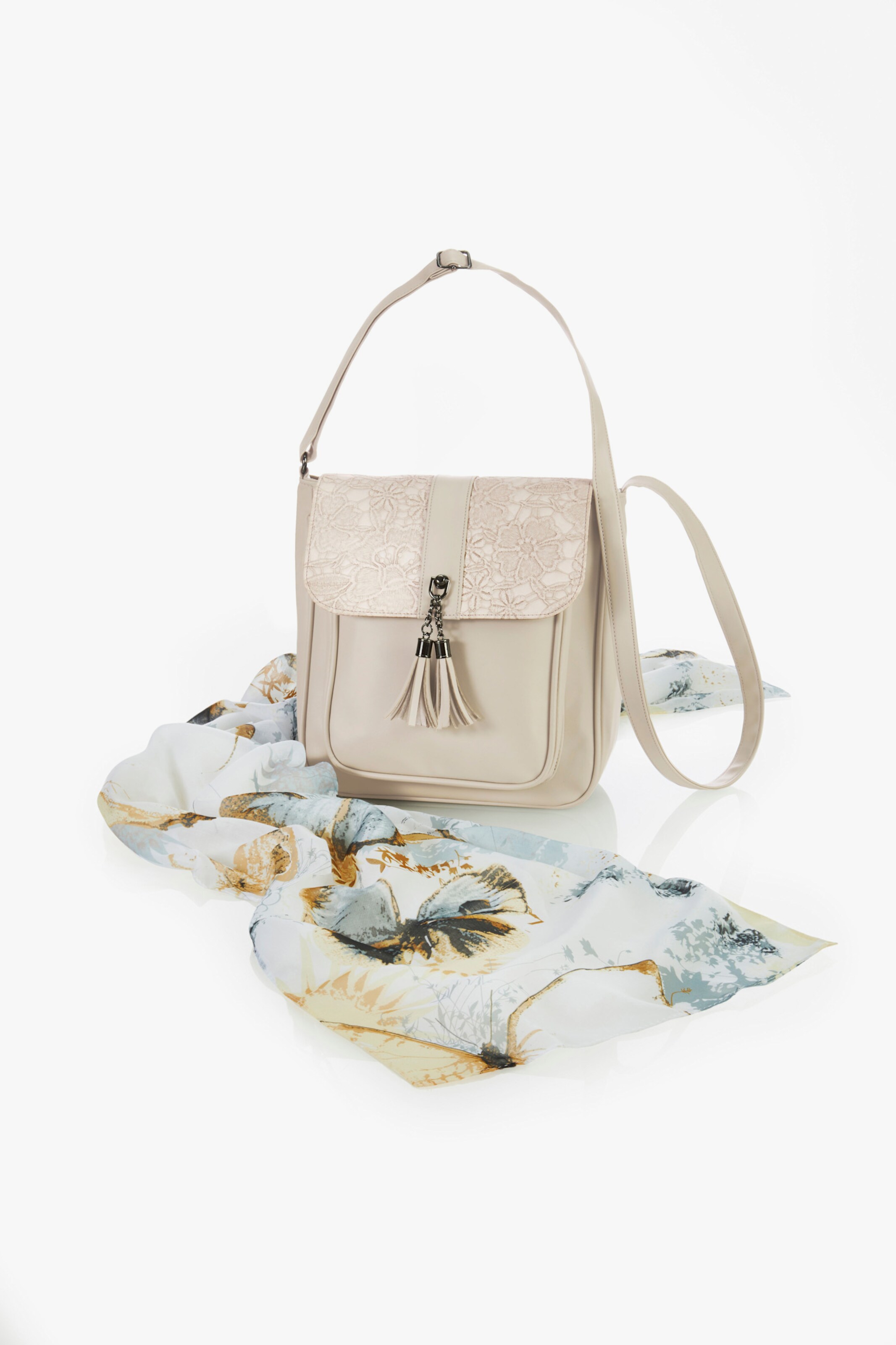 Handtasche mit Schal