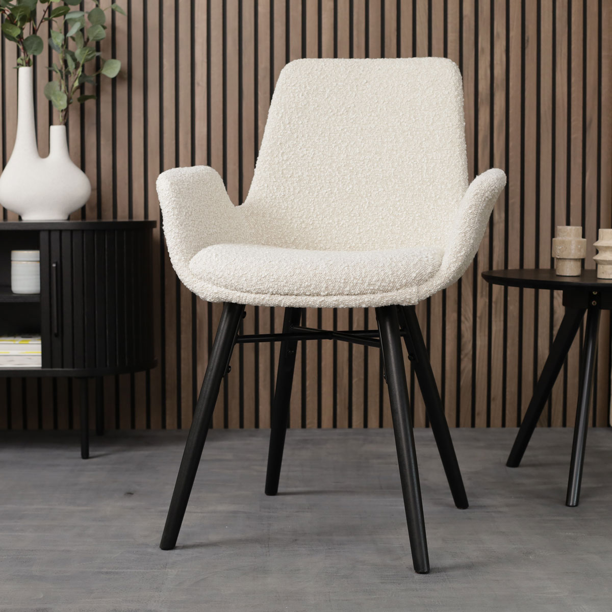 Eetkamerstoel Nena-Eef bouclé beige - zwart onderstel