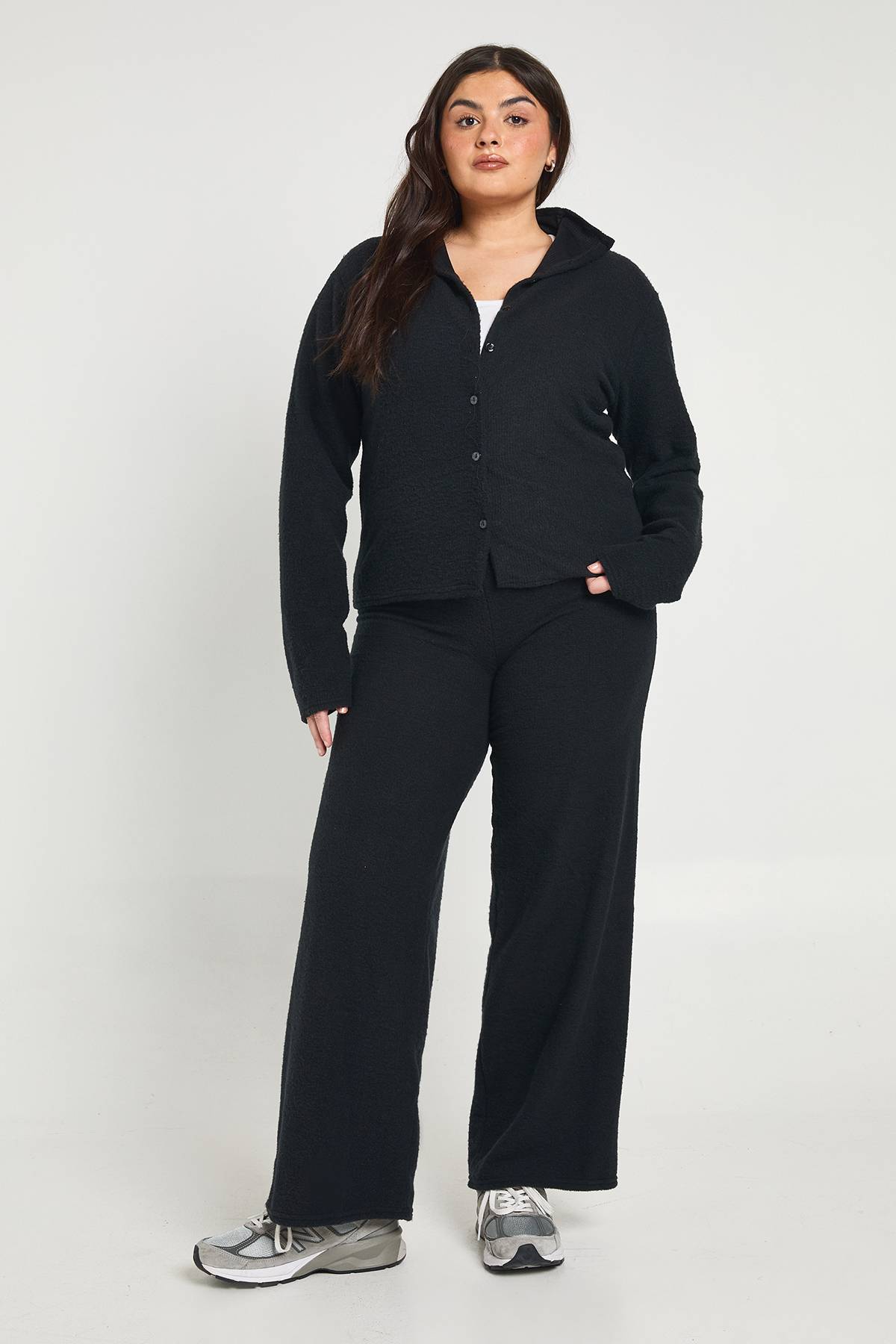 boohoo Ensemble Grande Taille Col Montant Boutonné Maille et Pantalon Coordonné