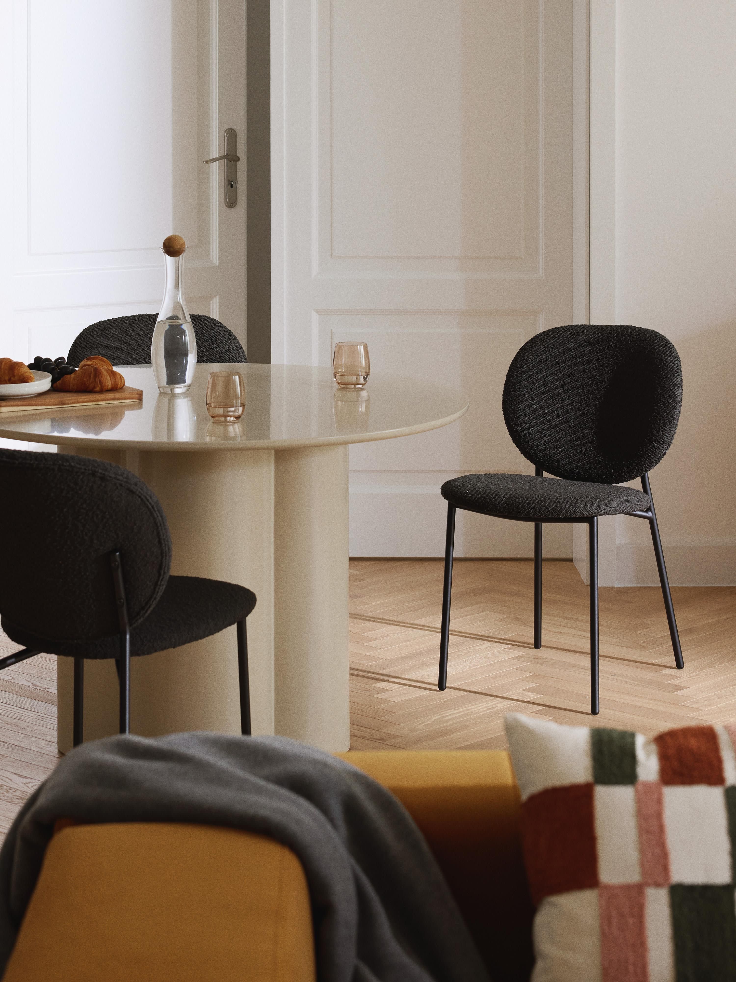 Bouclé gestoffeerde stoelen Ulrica, 2 stuks