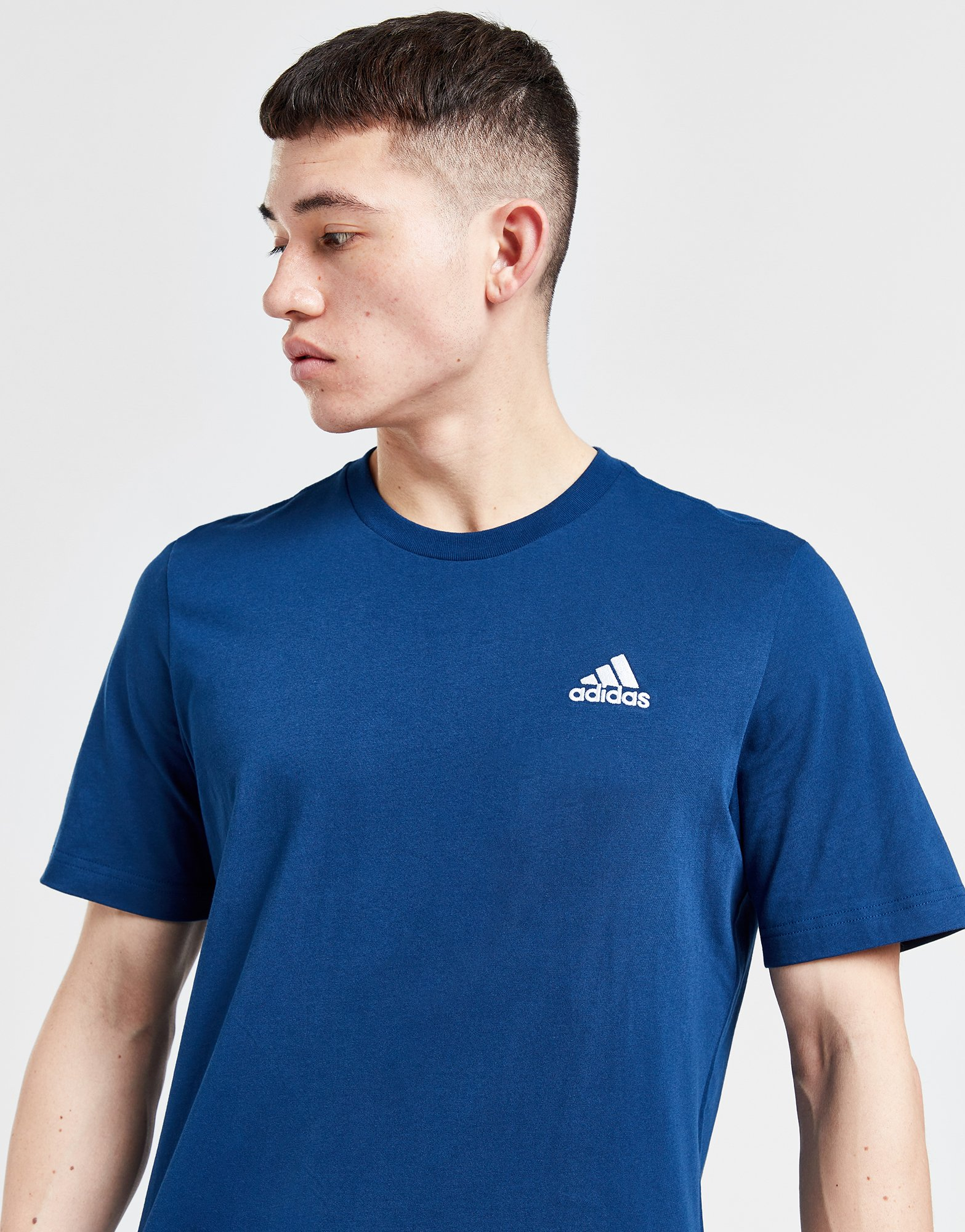adidas T-shirt en jersey à petit logo brodé Essentials