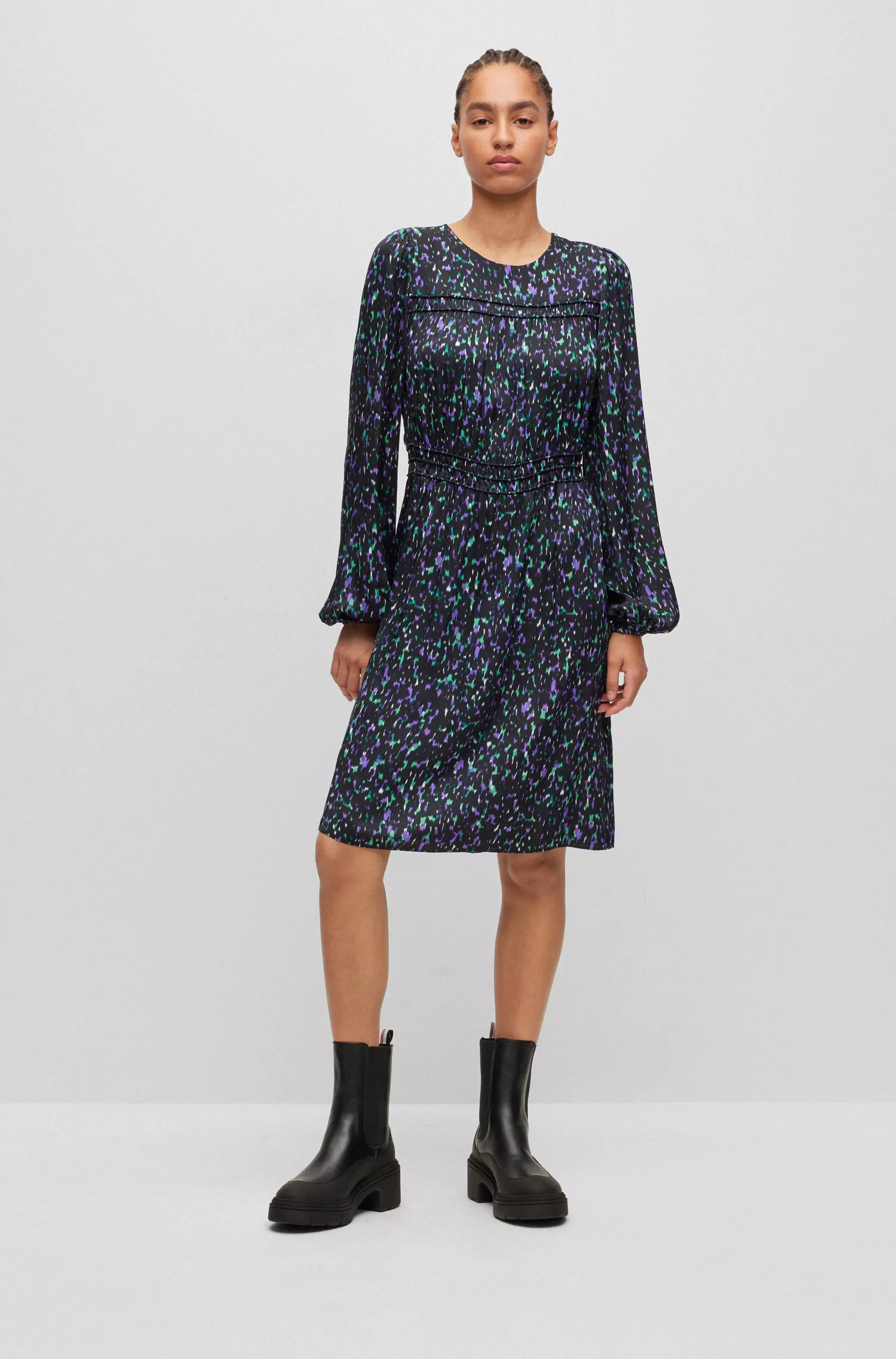 Vestido BOSS laranja com estampa floral abstrata e detalhes tomara que caia.