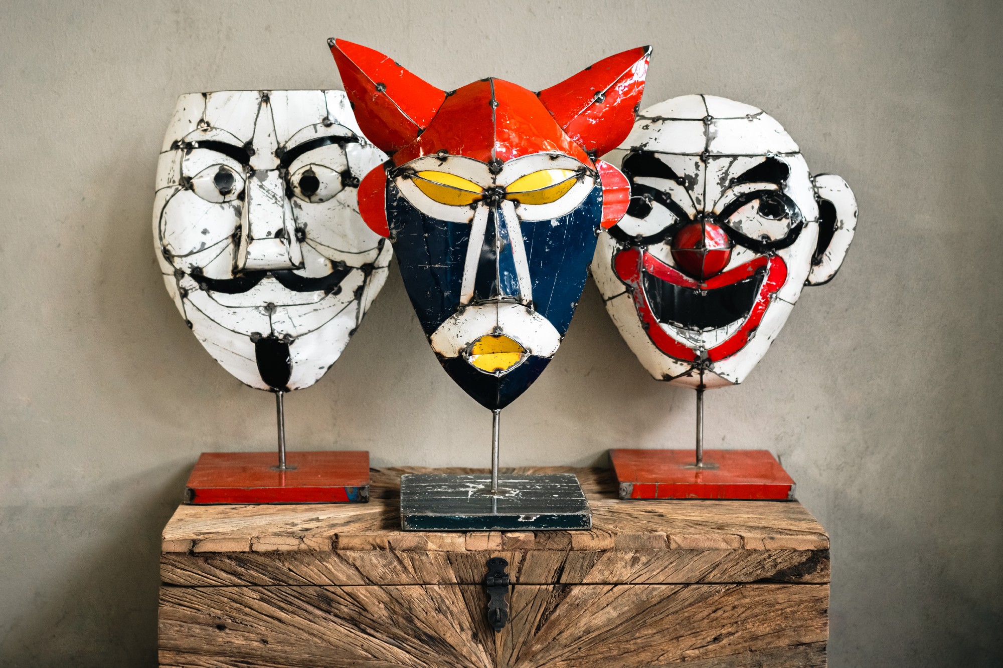 Maske 'Jester' aus Ölfässern, multicolor, H 58 cm, B 37 cm, L 37 cm von fischer's lagerhaus