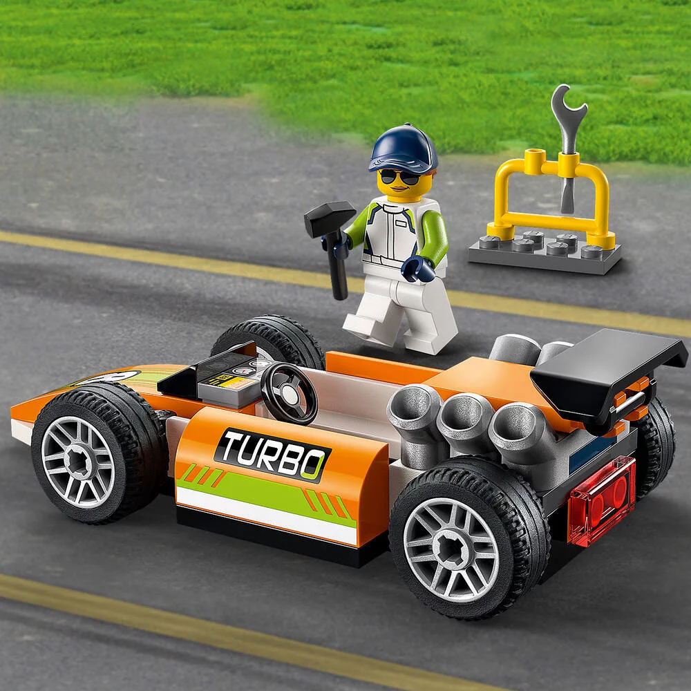 LEGO®CITY 60322 - LA VOITURE DE COURSE