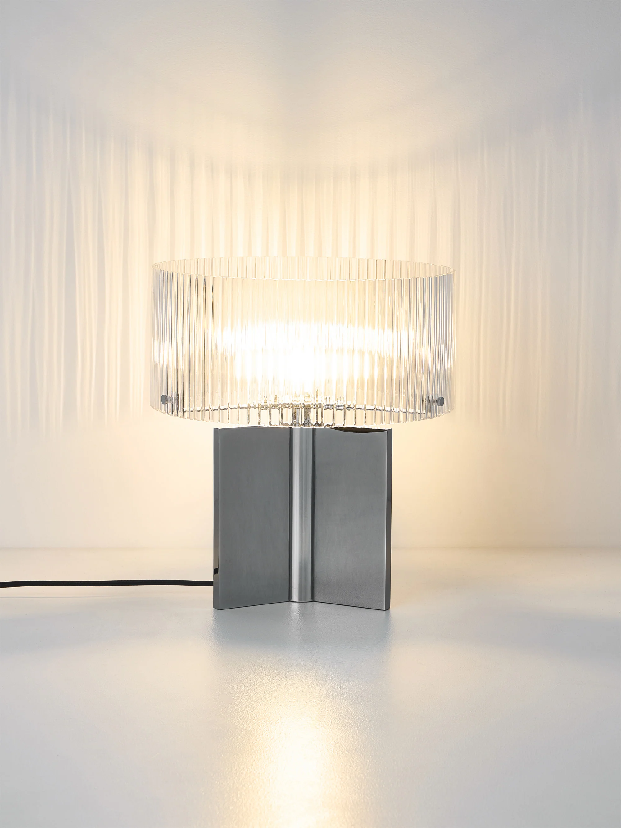 Tafellamp met geribbeld glas Emmi