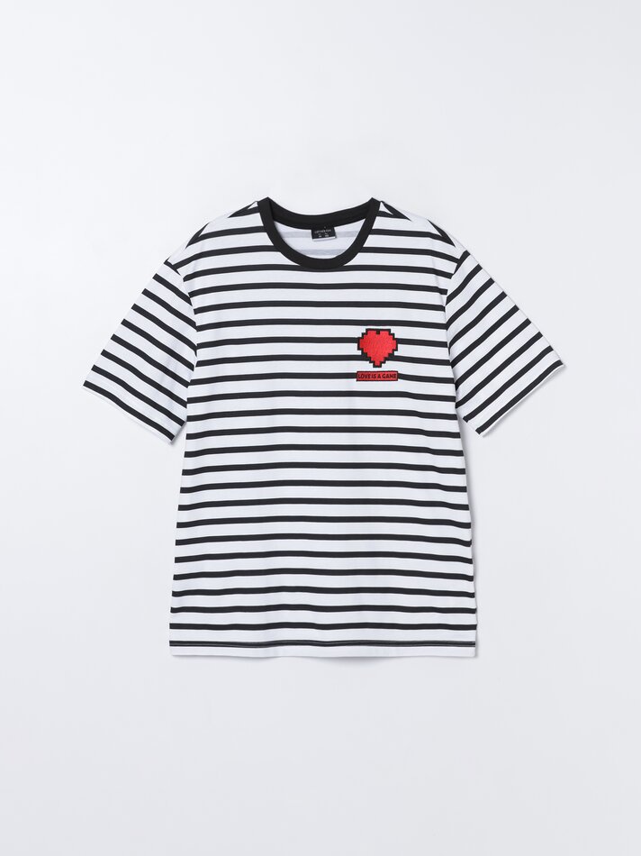 Camiseta masculina com apliques de coração bordados - Branca