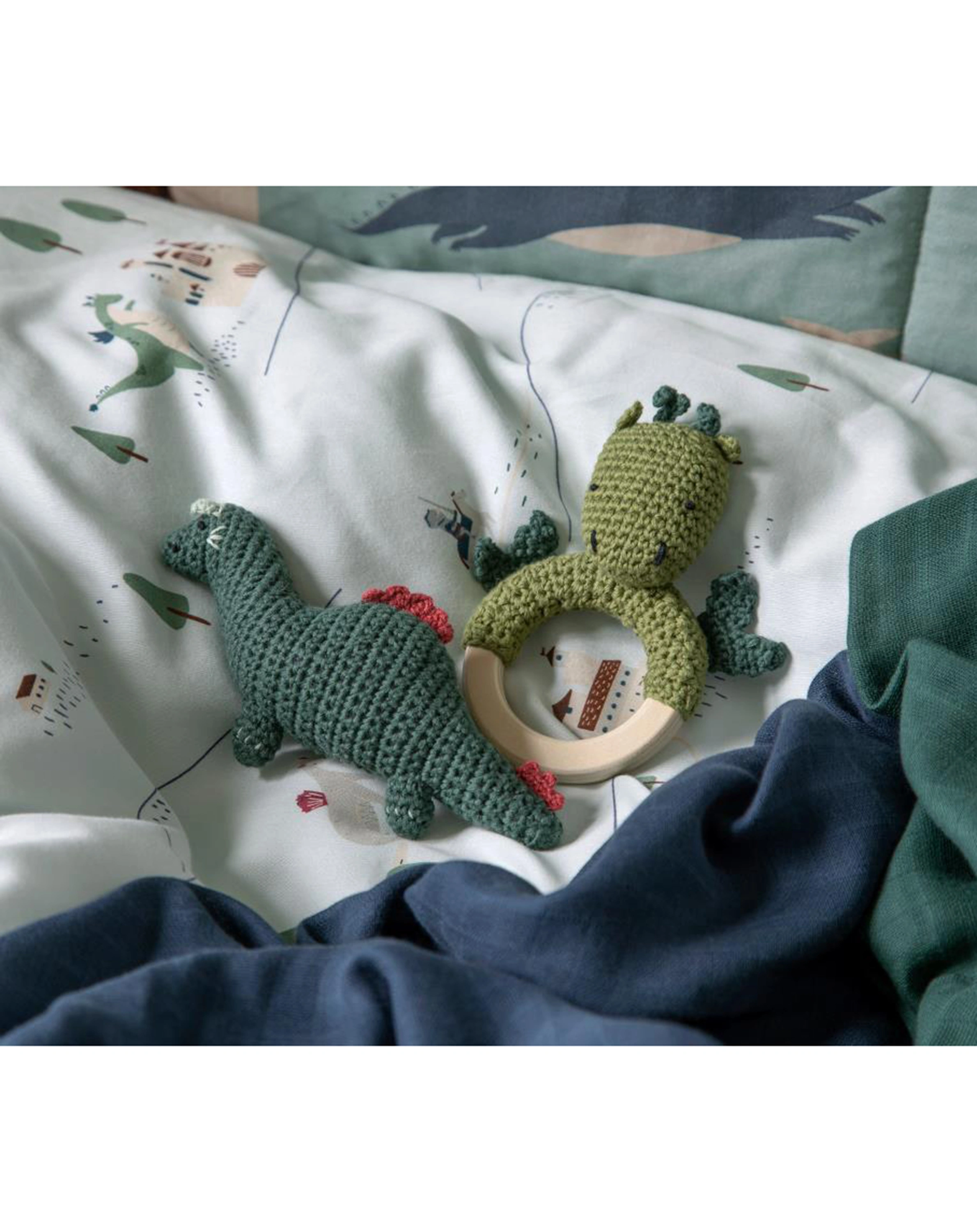 Häkel-Rassel DRACHE auf Holzring in grün