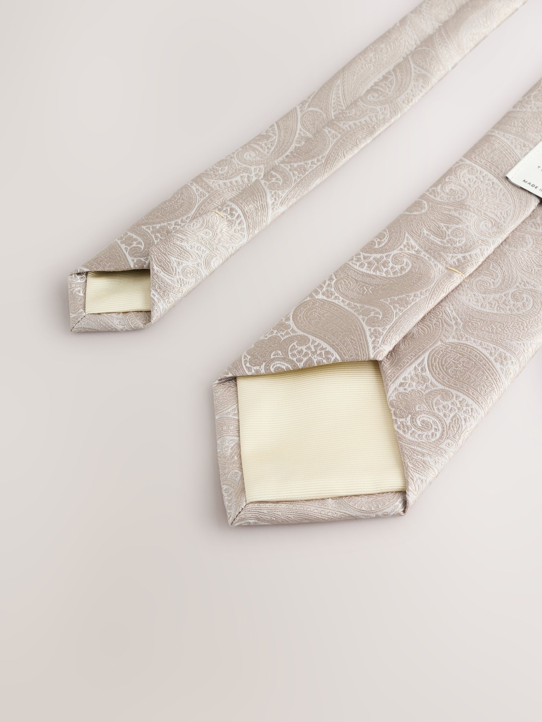 Neutraal - Stropdas met paisleymotief en stropdas
