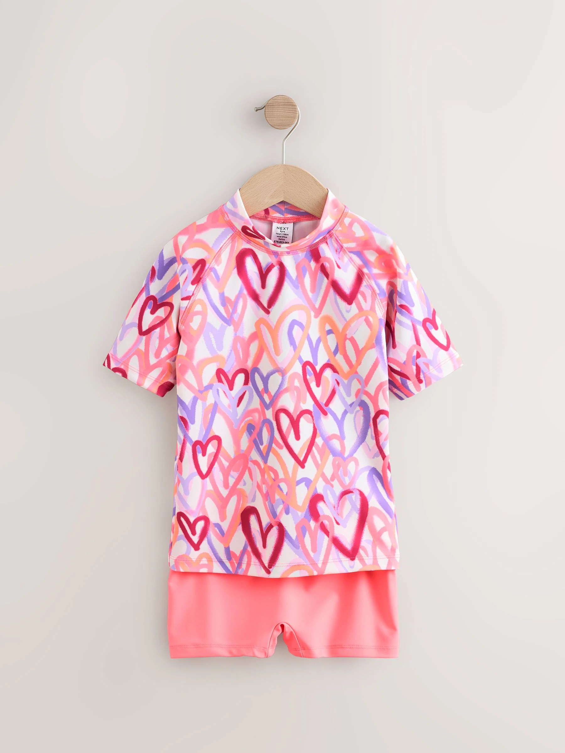 Roze met hartjesprint - Zonbeschermende set van surfshirt en shorts (3 - 16 jr)