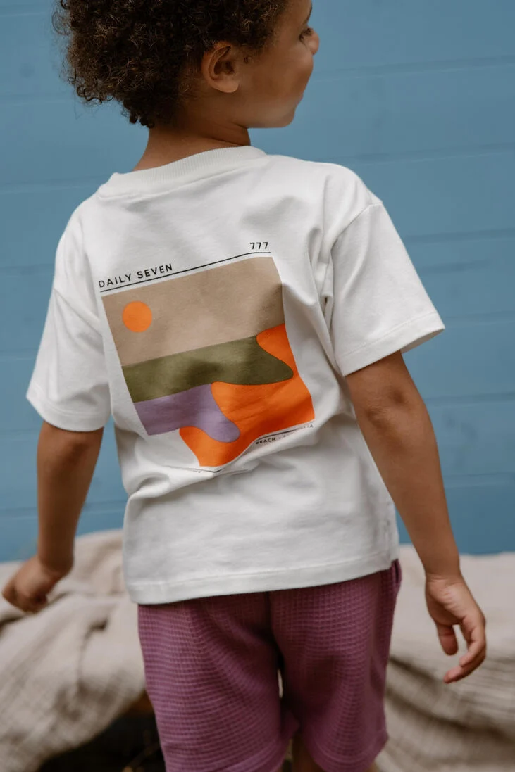 DAILY7 witte daily7 t-shirt t-shirt daily 7 waves