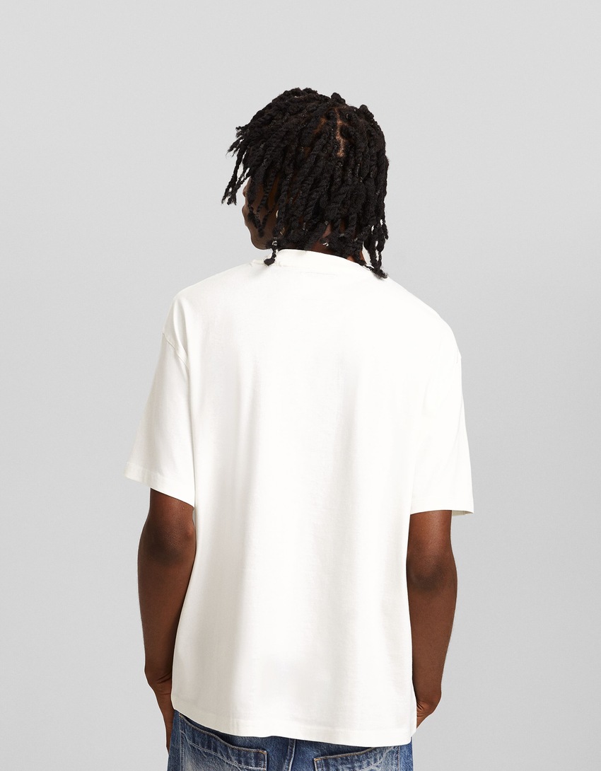 Camiseta de manga curta com estampa Keith Haring e modelagem quadrada.