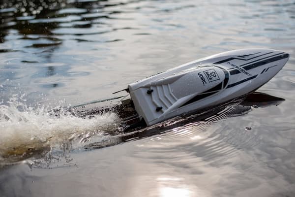 UDI Arrow RC Båt - White 2.4GHz