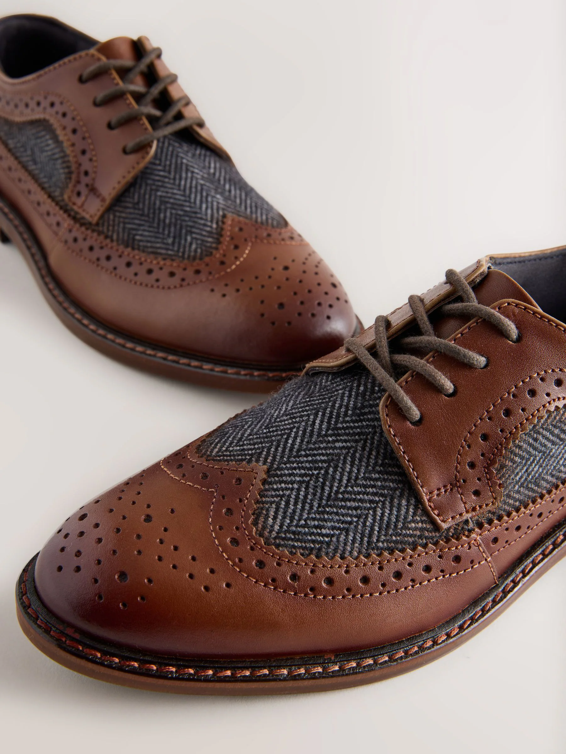 Lichtbruin visgraatdetail - Leren Brogue schoenen met veters
