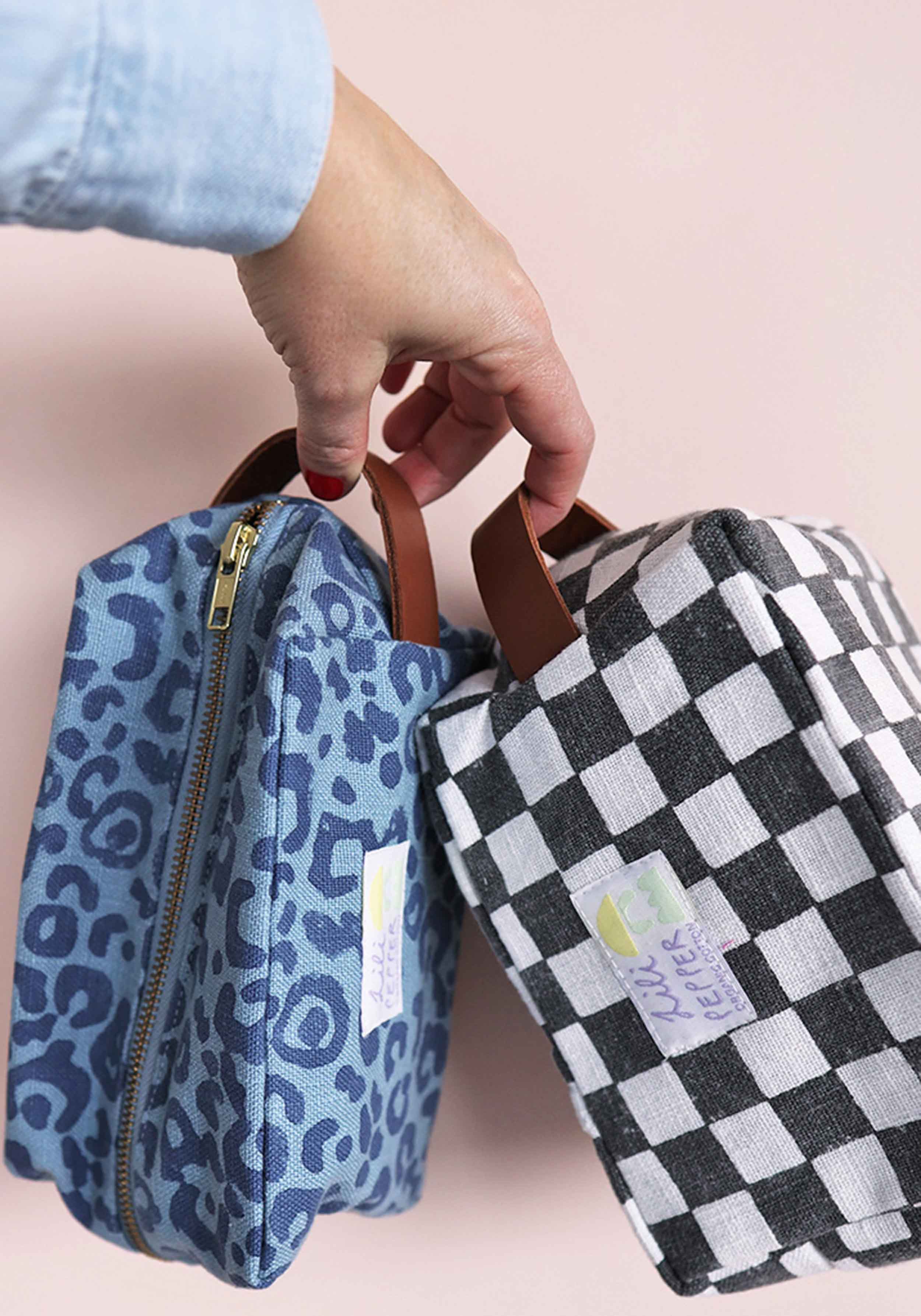 Lili Pepper Necessaire Blockprint Leo Blue