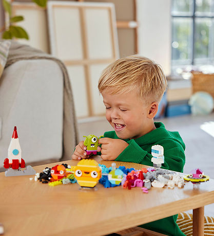 LEGO® Classic+ - Kreative Weltraumplaneten 11037 - 450 Teile
