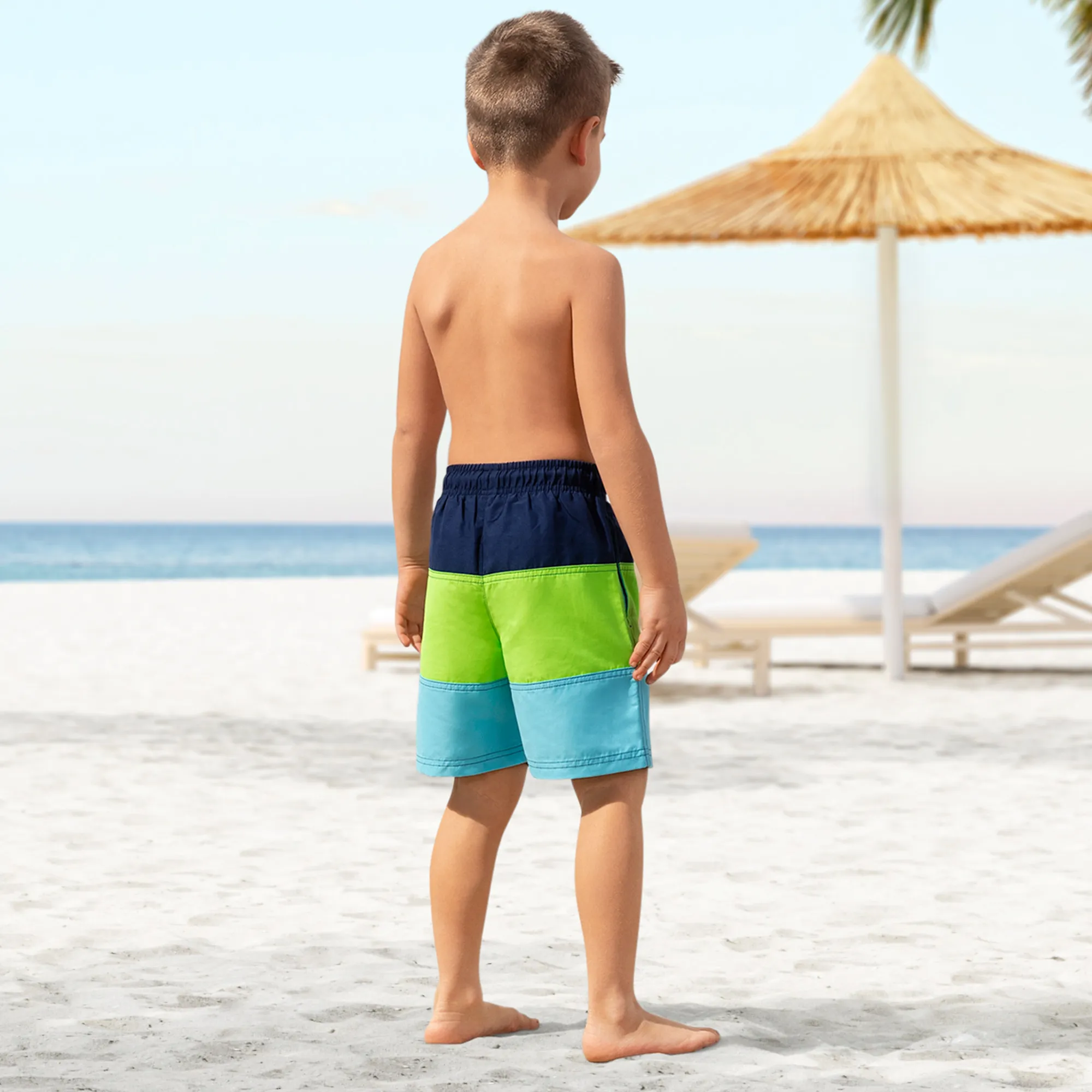 Jungen-Badeshorts mit Blockstreifen