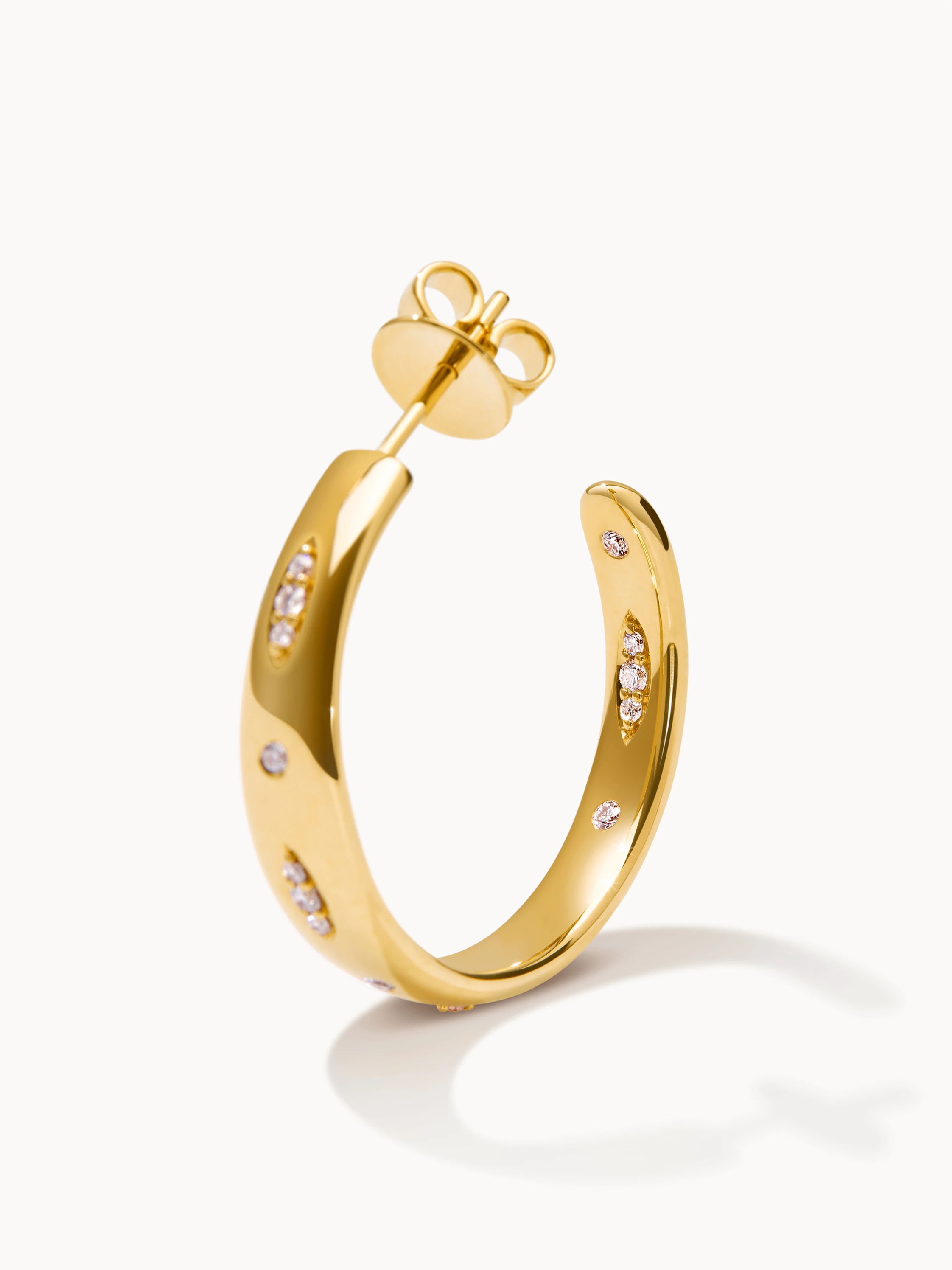 TAMARA COMOLLI Ohrringe OHRRINGE GYPSY HOOP LARGE aus 18 Karat Gelbgold mit Diamant Pavé