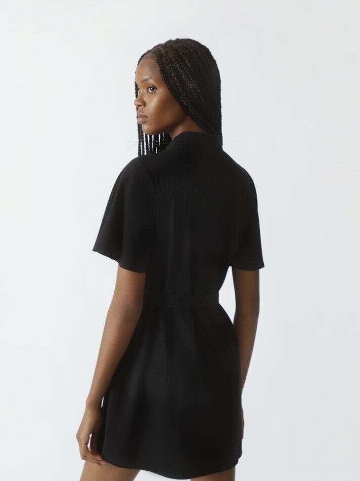 Vestido curto estilo camisa - Preto