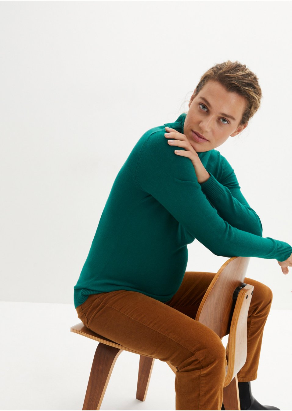 Pull de grossesse en maille avec col roulé