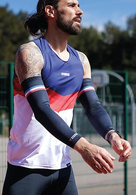 COUREUR DU DIMANCHE - MANCHETTES CHAMPION DE FRANCE