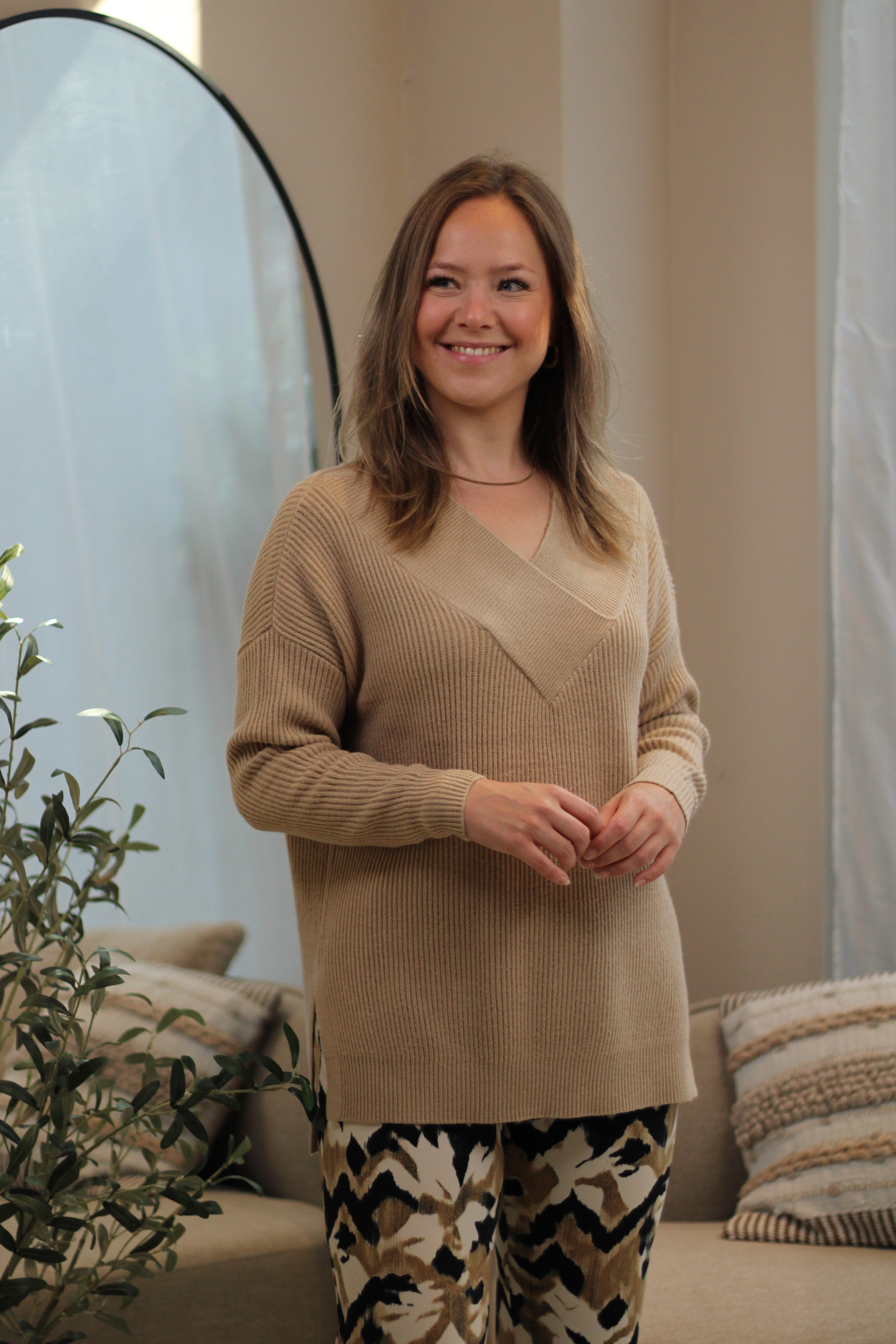 Culture - Olivia V-Neck Pullover - Nomad