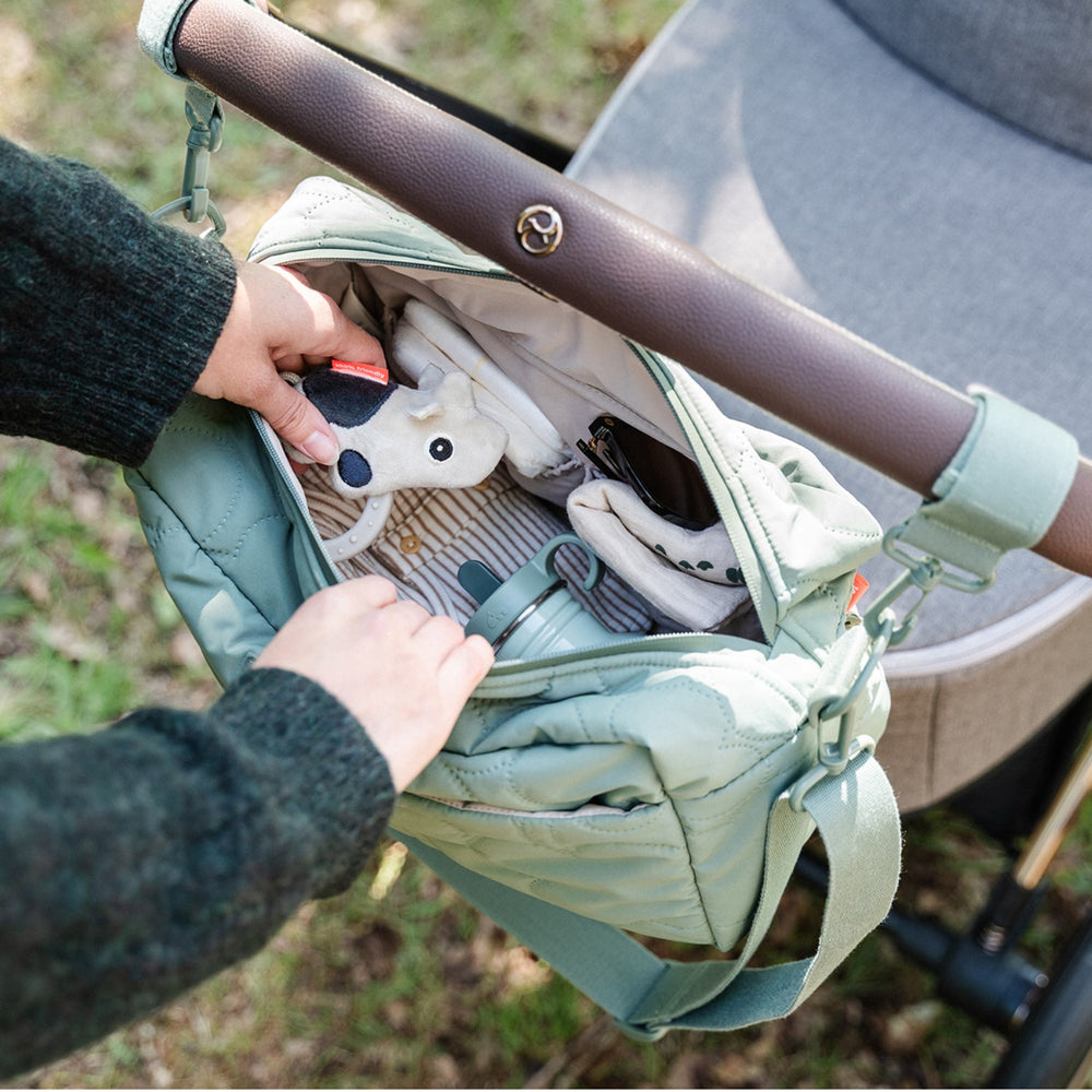 Køb DonebyDeer Green Quiltet Barnevognstaske