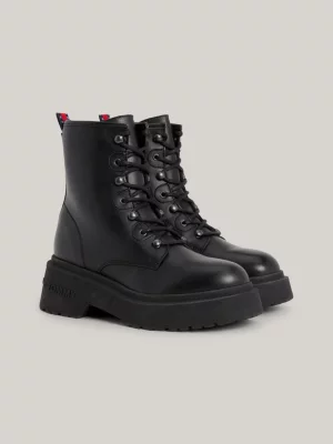 Botas robustas de couro com cadarço