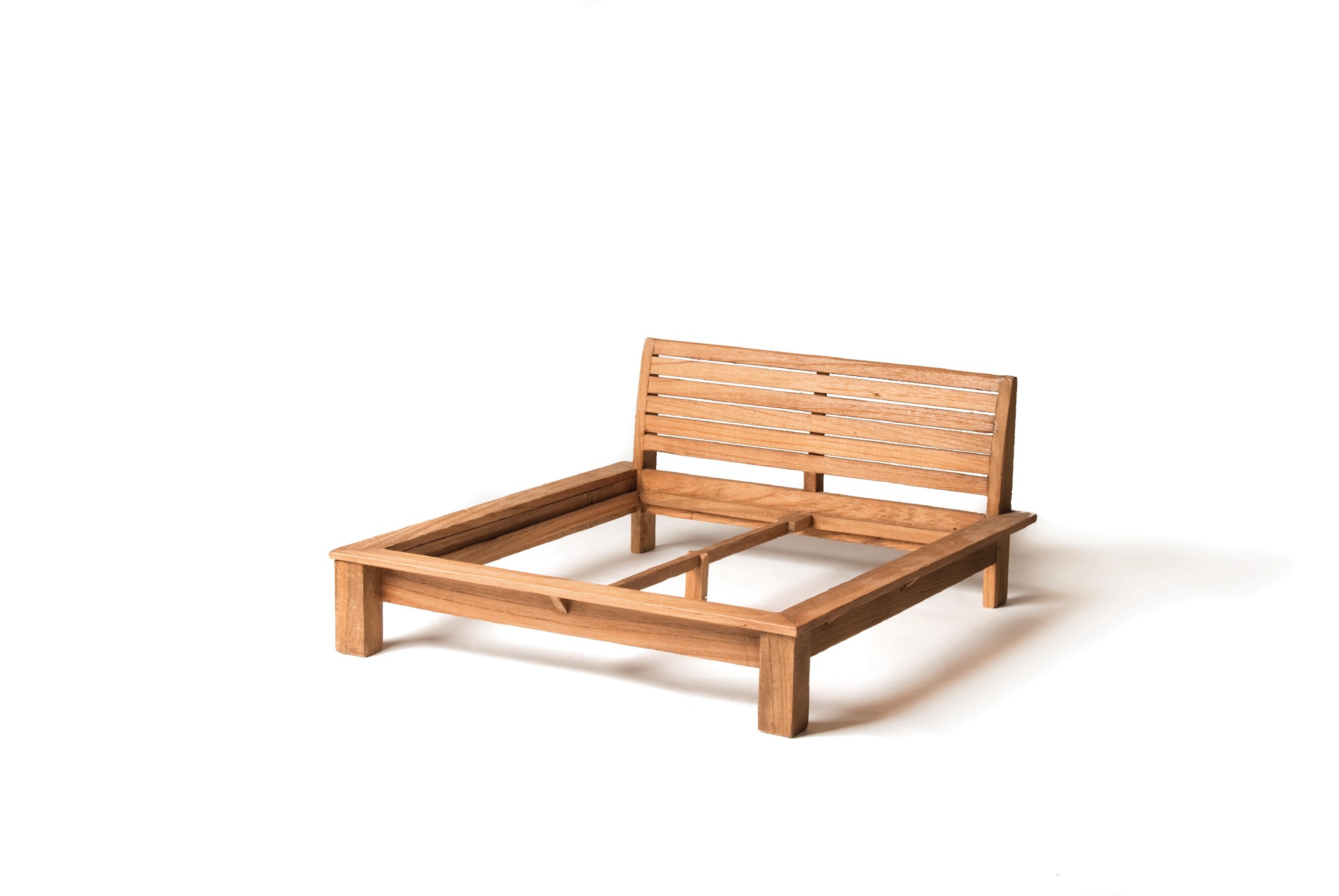 Bettrahmen 'Semarang' aus recyceltem Teak, natur, T 200 cm, B 180 cm, H 100 cm von fischer's lagerhaus