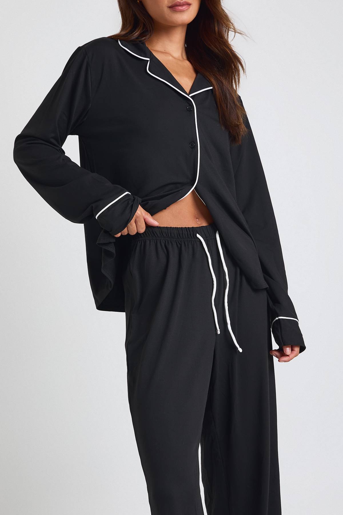 boohoo Ensemble De Pyjama Tall Chemise À Manches Longues Et Pantalon En Jersey Avec Détail Passepoil